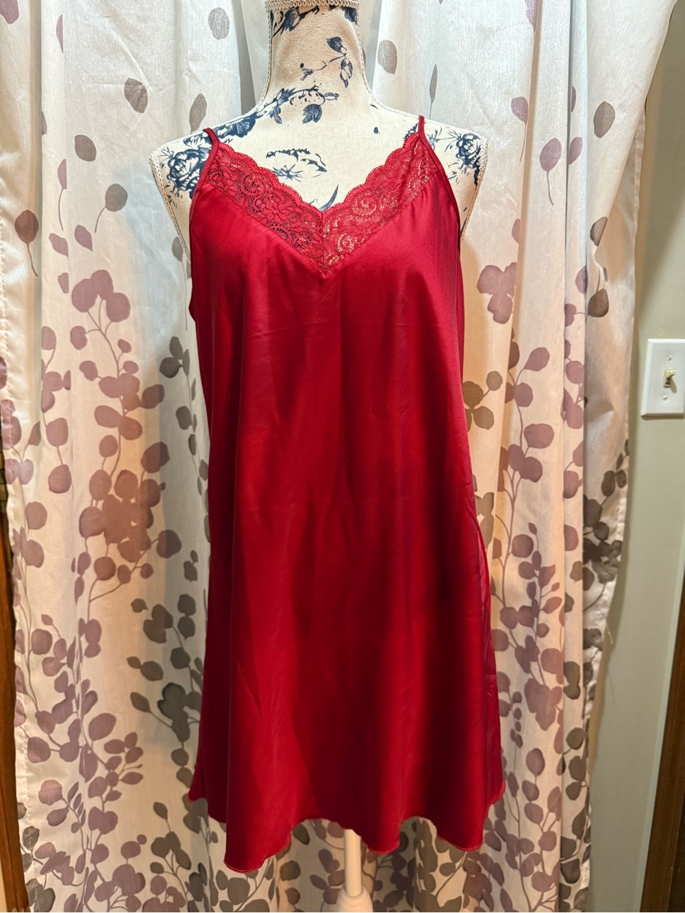 Red Lace-Trim Satin Chemise Slip-Ekouaer (XL)